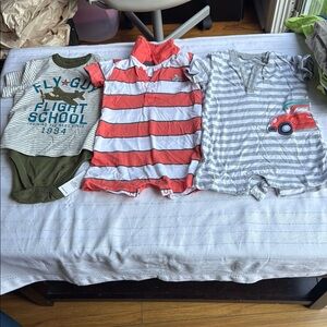 Old Navy Gray and Green Baby Bodysuit